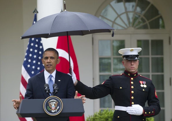 marine holding umbrella for president obama marine holding umbrella for president obama