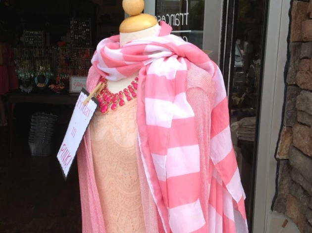 komen 2 pink clothes